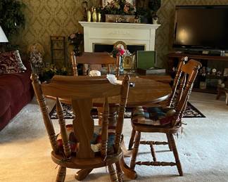 Maple Table, 4 chairs, 1 leaf