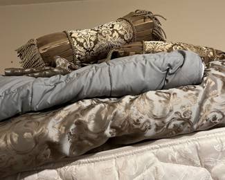 Queen Comforter Set