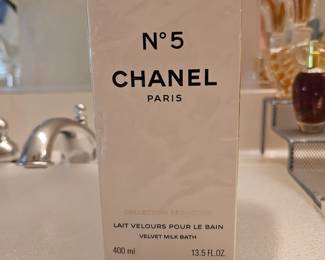 CHANEL NO. 5 LAIT VELOURS (VELVET MILK BATH) UNOPENED