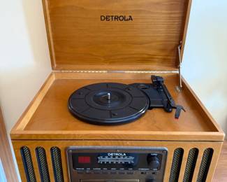 Detrola Turntable/Radio/CD Player