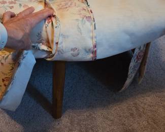 Floral Tufted Ottoman third image