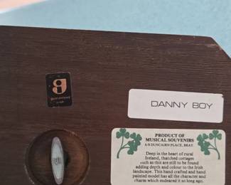 Danny Boy Irish Cottage Music Box fourth image