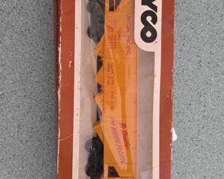 Tyco HO Scale Union Pacific E Covered Hopper Car