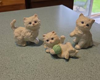 HOMCO White Persian Kittens Figurines