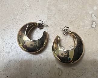 Chunky Gold Tone Oval Hoop Earrings