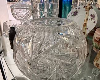 Avitra Williamsburg Pinwheel Crystal Round Bowl Vase