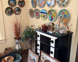 Decorative plates made in Mexico and France