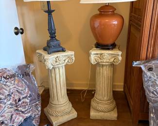Lamps on decorative pillars