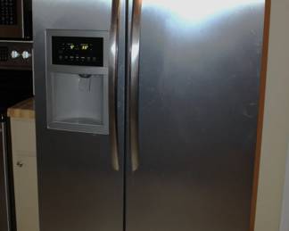 Fridgidaire Gallery SidebySide Stainless Steel Refridgerator