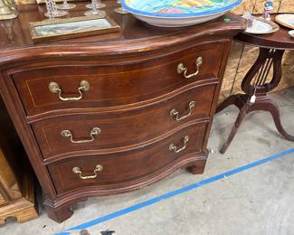 Small mahogany chest of drawers
