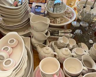 Pfaltzgraff Tea Rose Ceramic Dinnerware Set