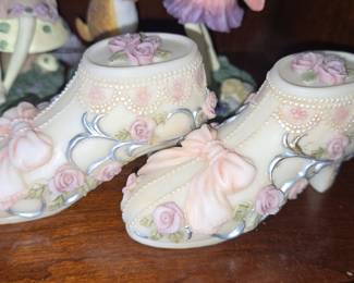 Dezine Ltd. Hand Painted Ceramic High Heel Shoe Figurine