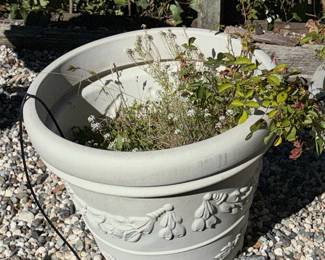 Lightweight Concrete Flower Garland Planter