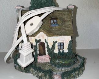 Thomas Kinkade "Everett's Cottage" Table Lamp