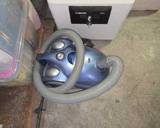 Royal RY1000 Airpro Canister Vacuum Cleaner