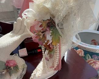 Victorian-Inspired Decorative Ceramic High-Heeled Shoe with Lace and Dried Flowers
