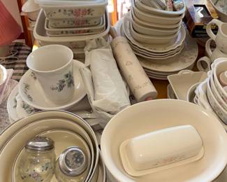 Pfaltzgraff Tea Rose Ceramic Dinnerware Set