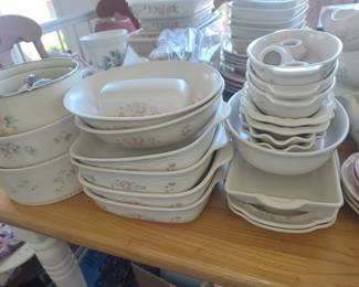 Pfaltzgraff Tea Rose 20th Anniversary Dinnerware Set