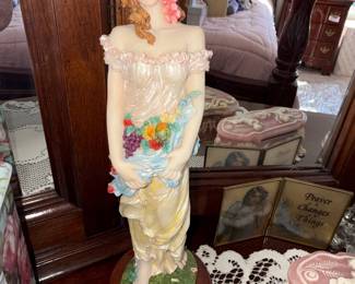 The Leonardo Collection 'Spring Bouquet' Figurine