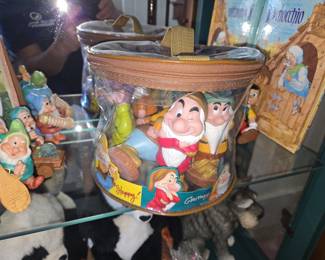 Disney Snow White and the Seven Dwarfs Figurines - Pool Bath Toy Set