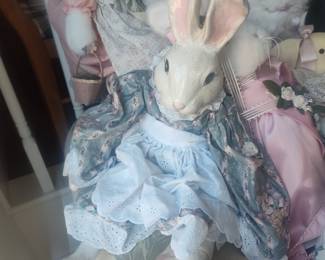 House of Lloyd Wendy Wabbit Easter Bunny Figurine