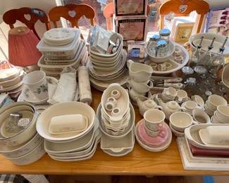 Pfaltzgraff Tea Rose Ceramic Dinnerware Set