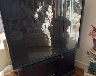 Hitachi 36" CRT Television with Integrated Speakers