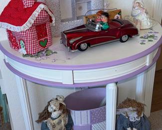 Vintage Dollhouse Furniture and Dolls