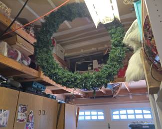 Pre-lit Artificial Christmas Wreath