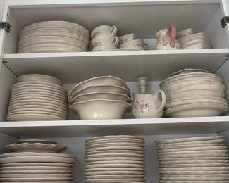 Pfaltzgraff "Tea Rose" Dinnerware Set