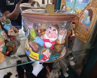 Disney Snow White and the Seven Dwarfs Figurines - Pool Bath Toy Set