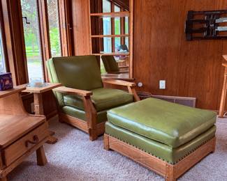 Ranch Oak green leather chair & matching ottoman with a rustic, Mission-style oak frame.