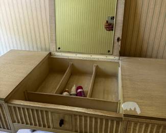 Henredon Vanity
