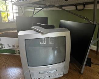 Retro Magnavox CRT TV with DVD