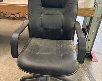107 blackexecutiveswivelofficechair