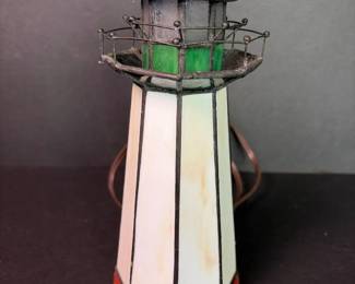 171 stainedglasslighthousetablelamp9in