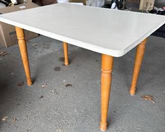 068 smallrectangularwoodtable