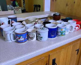051 largelotofmostlyporcelaincoffeecup