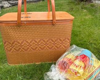 265 vintageredmonpicnicbasketsetwithre