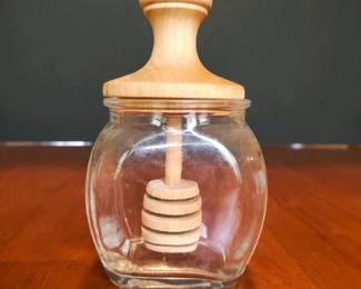 006 glasshoneyjarwithwoodendipperlid
