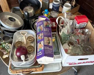 282 largeassortedkitchenwarelotwith3fo