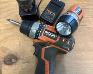 038 ridgid12vcordlessdrilldriverflashli