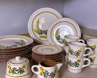 048 stanglpotterygoldenblossomdinnerware