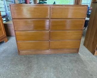 149 eightdrawerwoodendresser