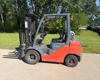 Toyota 8FGU25 Fork Lift - 5,775 Hours