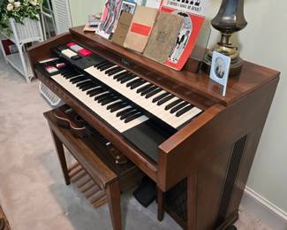 Thomas Organ