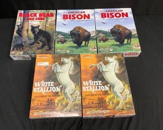 Atlantis Animals Models feat. White Stallion