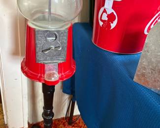 Bubblegum Machine on Pedestal