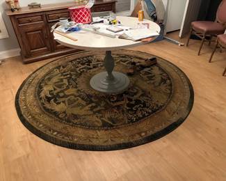 Round pedestal dining table and rug