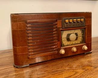 Vintage Zenith shortwave radio